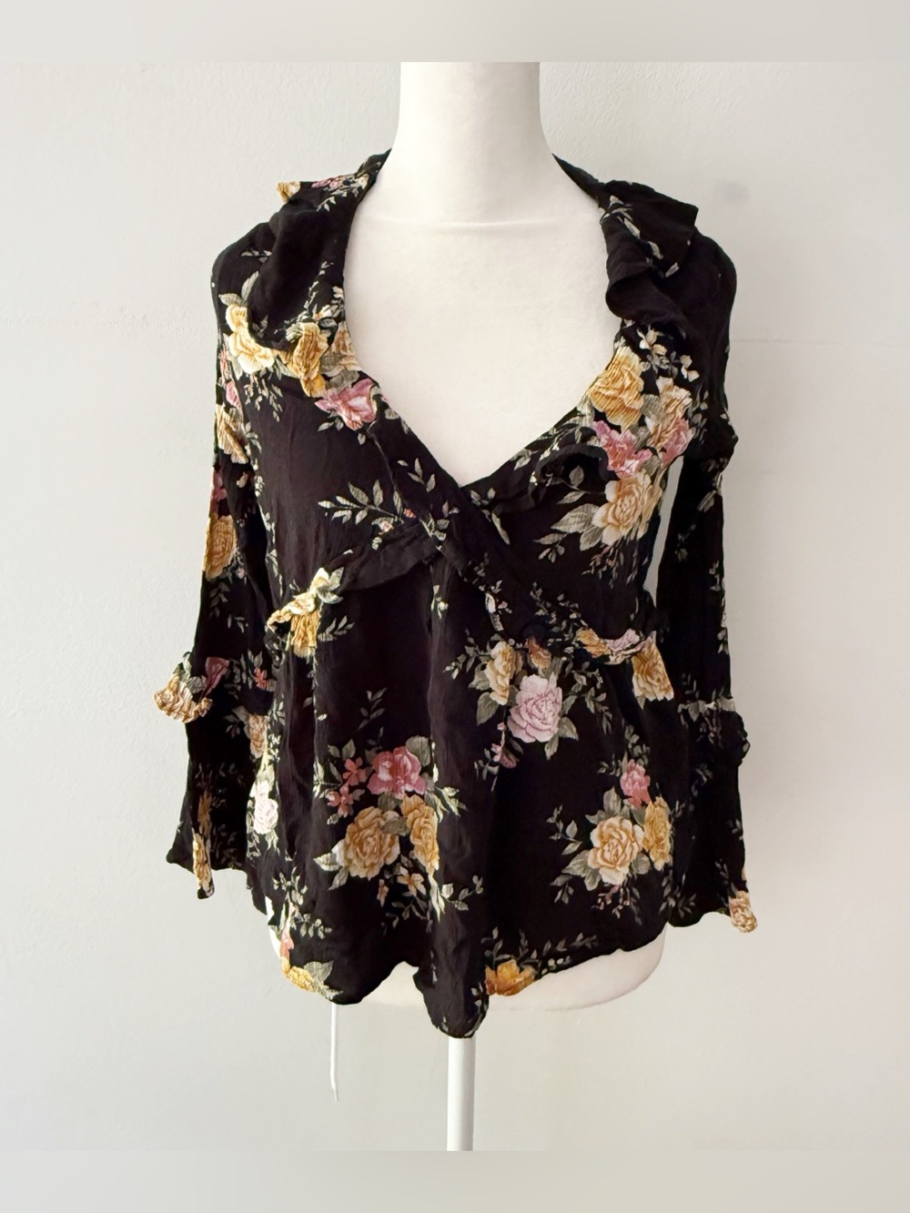 American Eagle Women Y2K Ruffle Dark Floral Bell‎ Sleeve Babydoll Top Medium